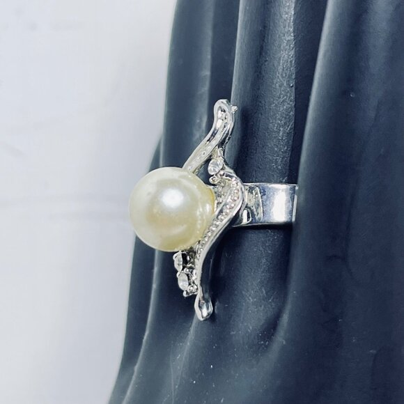 Adjustable Silver Tone Faux Pearl And Clear Rhinestone Statement Ring (R452) - Picture 4 of 6